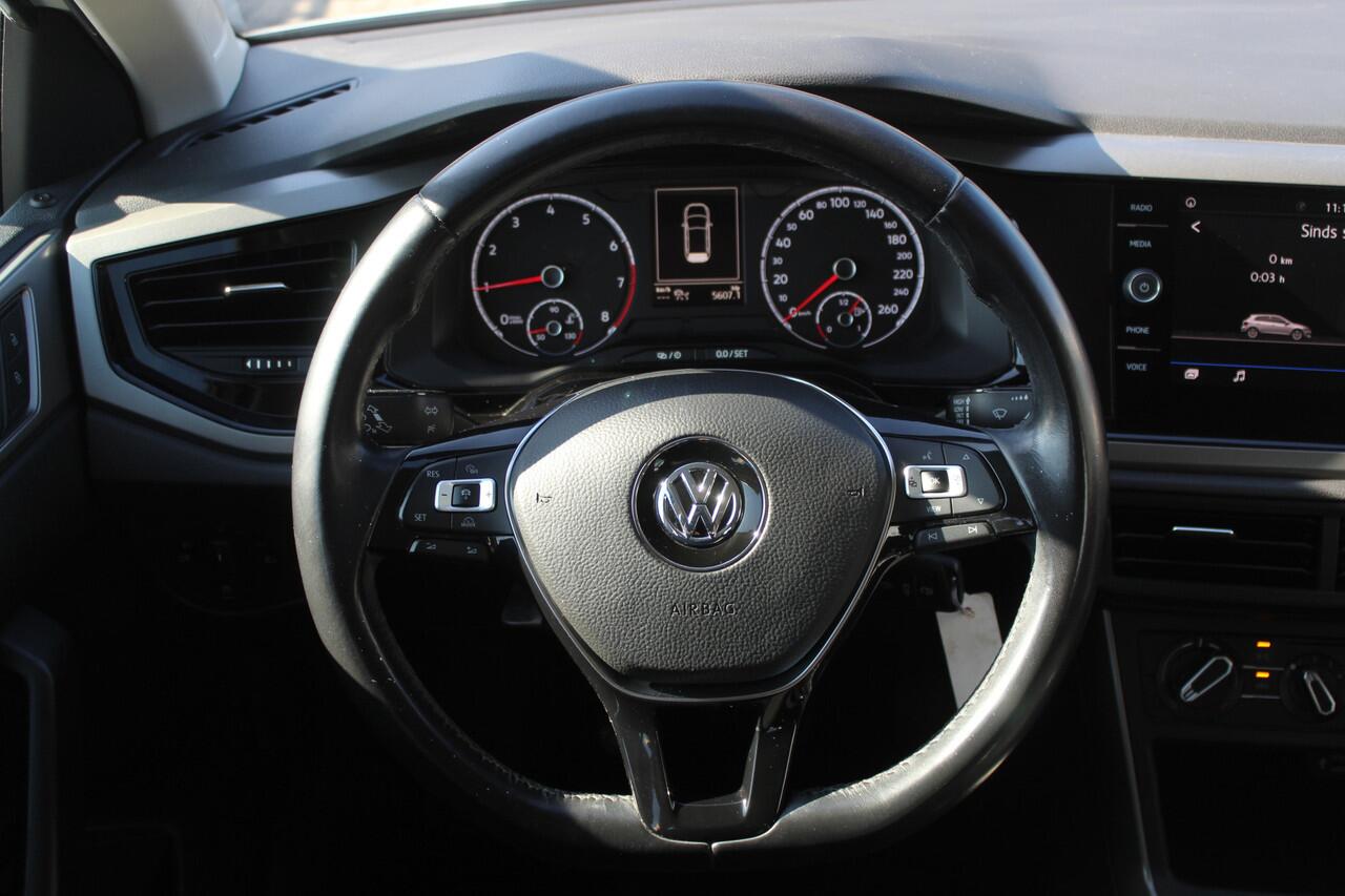 Volkswagen POLO 1.0 TSI Comfortline Navigatie/Adaptive cruise control/Apple carplay/Airco/DAB/Multifunctioneel stuurwiel/Elektrische ramen/Elektrisch verstelbare spiegels/15'' Lichtmetalen velgen.