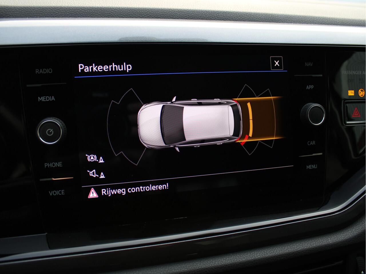 Volkswagen POLO 1.0 TSI Automaat Highline Business R /NAVI/PDC/ACC/16'LM/Drive select/LED/DAB+/Apple carplay/Donker glas/NAP! 1e eig!