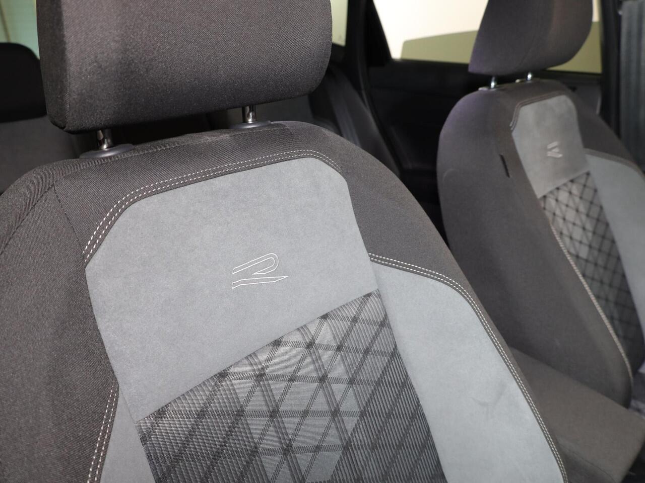 Volkswagen POLO 1.0 TSI R-Line 95 pk | Verlengde garantie | Navigatie via App | Parkeer camera | Adaptieve cruise control | LED koplampen | R-Line |