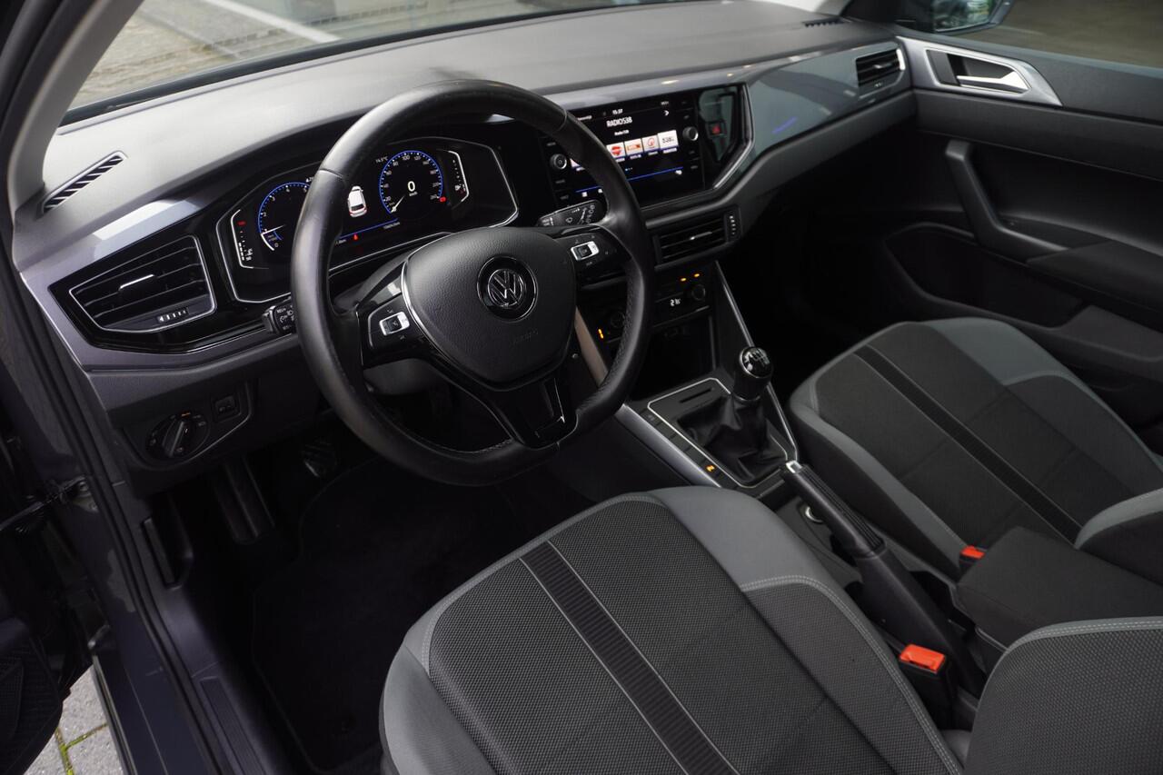 Volkswagen POLO 1.0 TSI Highline Business R | CARPLAY | NAVI | CRUISE CTRL | PARKEERHULP | STOELVERW