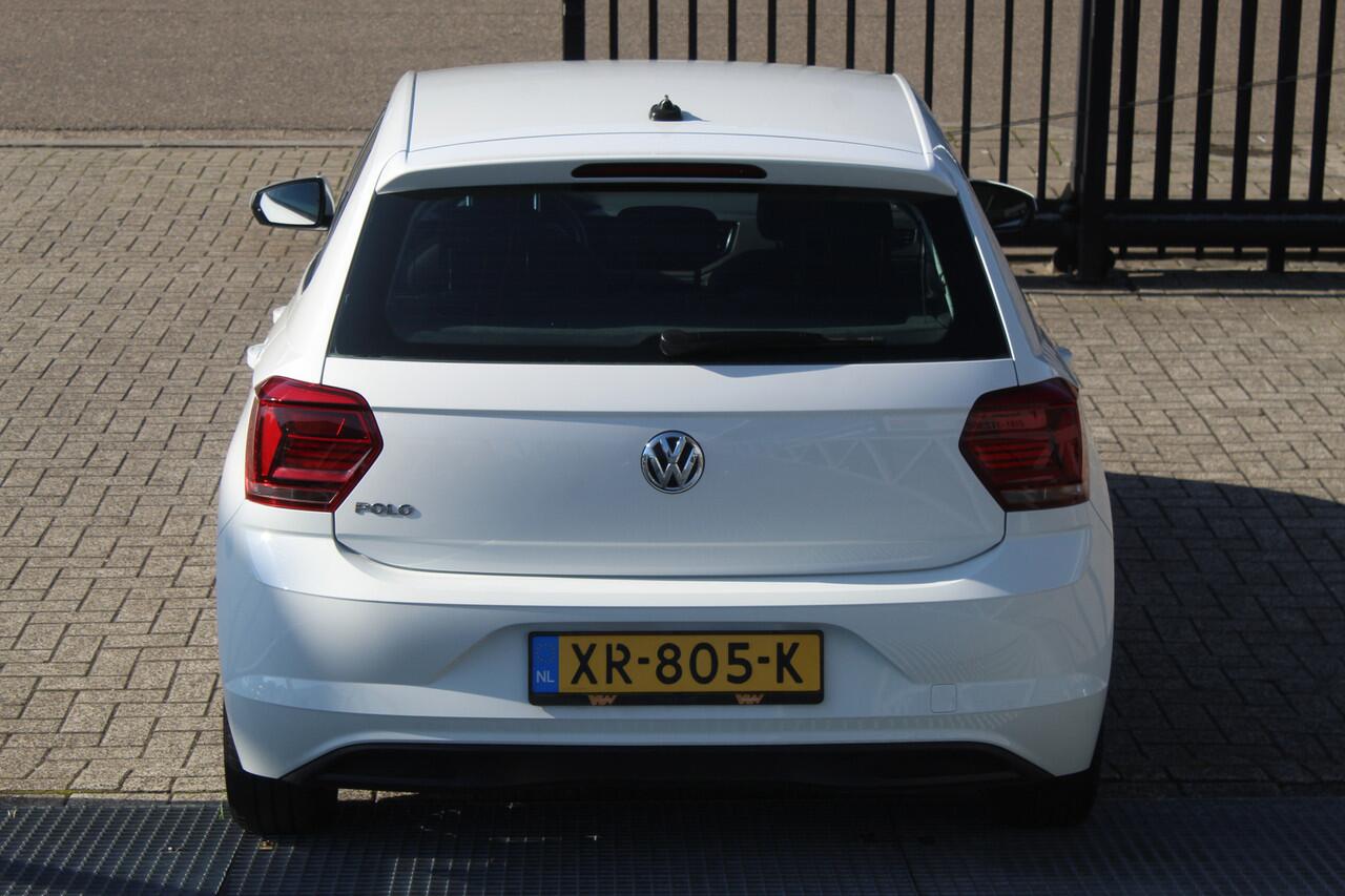 Volkswagen POLO 1.0 TSI Comfortline Navigatie/Adaptive cruise control/Apple carplay/Airco/DAB/Multifunctioneel stuurwiel/Elektrische ramen/Elektrisch verstelbare spiegels/15'' Lichtmetalen velgen.