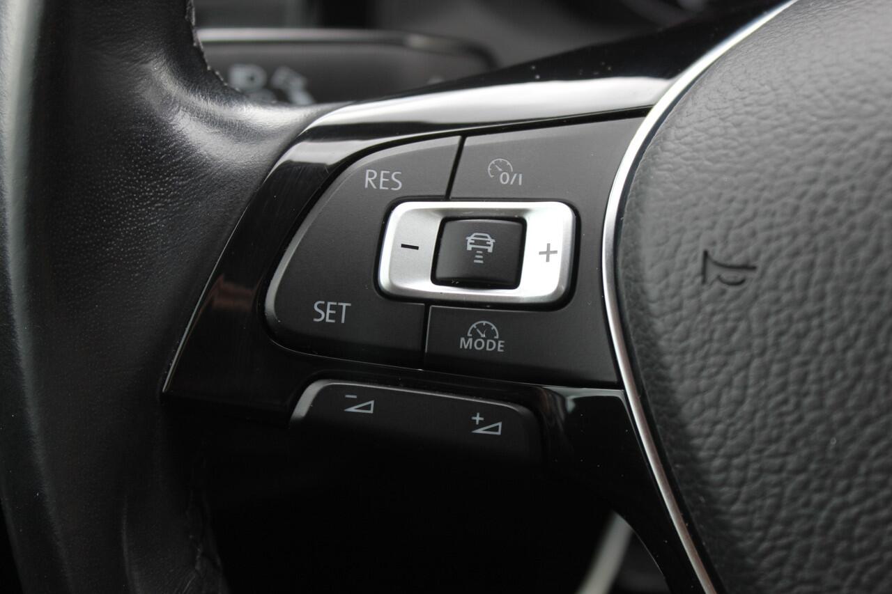 Volkswagen POLO 1.0 TSI Comfortline Navigatie/Adaptive cruise control/Airco/Apple carplay/Elektrische ramen/Elektrisch verstelbare spiegels/15'' Lichtmetalen velgen.