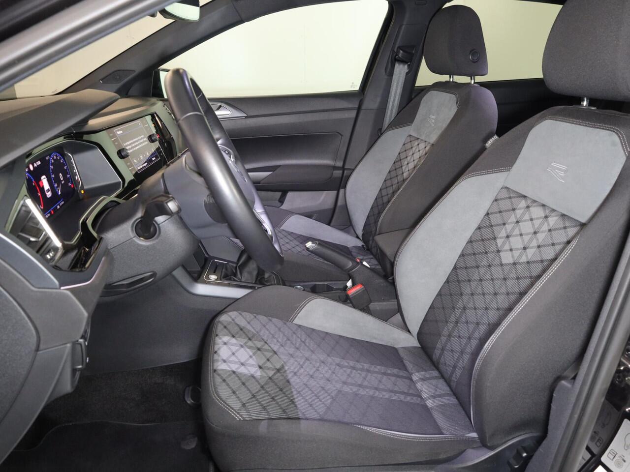 Volkswagen POLO 1.0 TSI R-Line 95 pk | Verlengde garantie | Navigatie via App | Parkeer camera | Adaptieve cruise control | LED koplampen | R-Line |