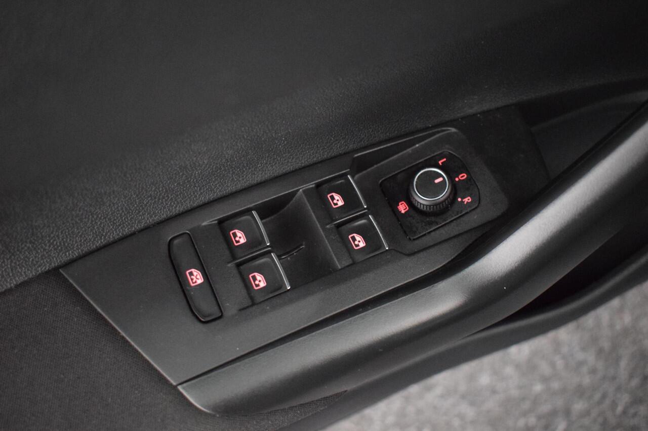 Volkswagen POLO 1.0 TSI 95pk Highline Stoelverwarming Navigatie Climate Control