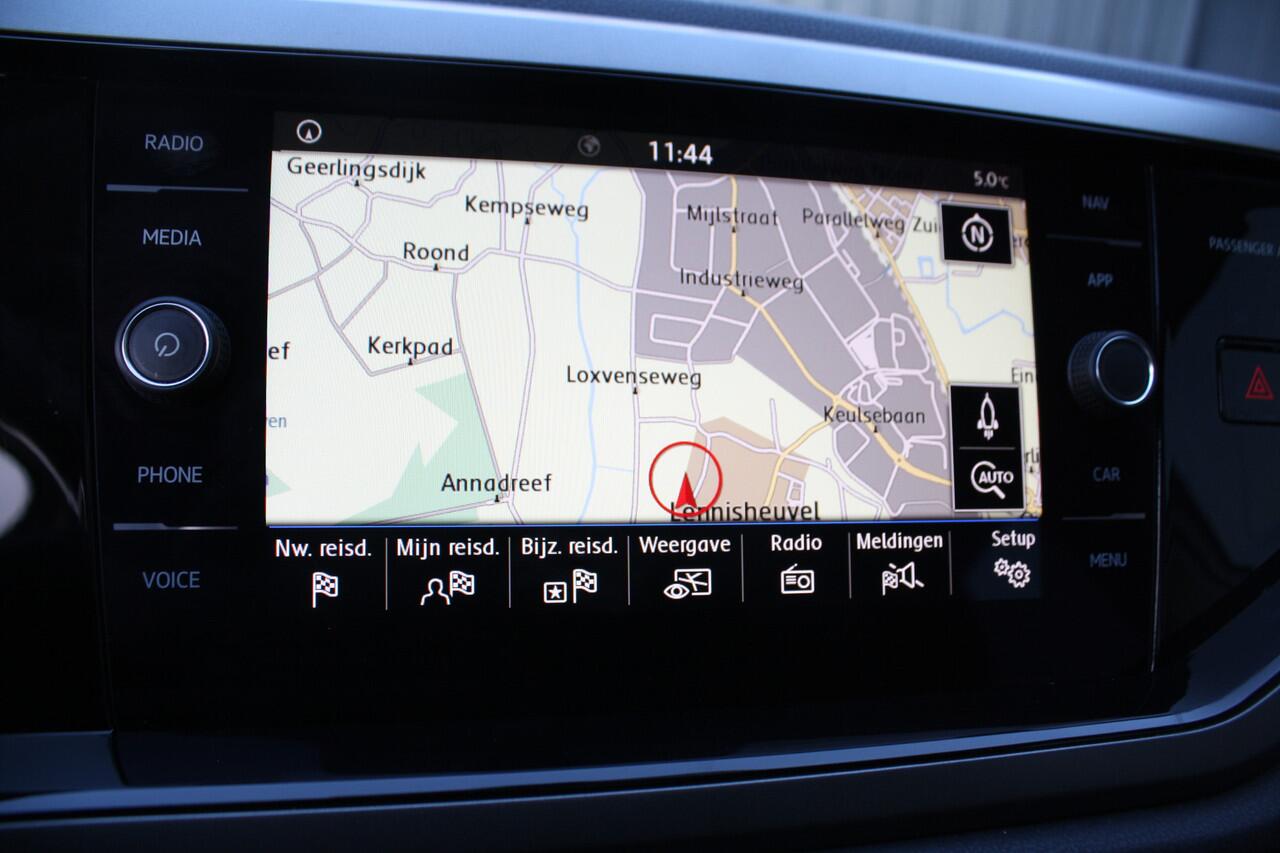 Volkswagen POLO 1.0 TSI Comfortline - AUTOMAAT - NAVIGATIE - AIRCO - 5-DEURS - RIJKLAAR