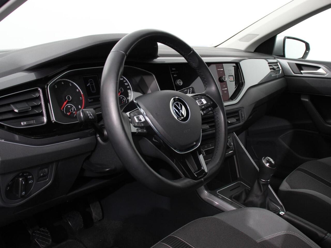 Volkswagen POLO 1.0 TSI 110pk Highline | Navigatie | Apple Carplay/Android Auto | Parkeersensoren | Adaptive cruise control | Stoelverwarming | Getinte ramen | Climatronic