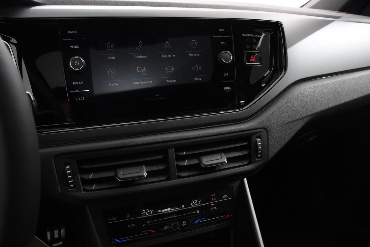 Volkswagen POLO 1.0 TSI DSG R-Line Panorama dak Camera 17" Lichtmetalen Velgen Navigatie Apple Carplay / Android Auto Climate Control