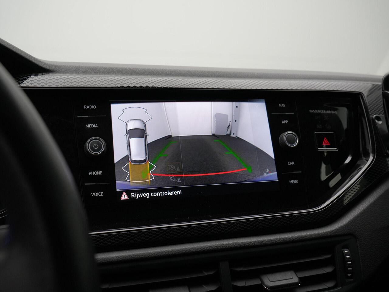 Volkswagen POLO 1.0 TSI 95 pk DSG Life | Achteruitrijcamera | Stoelverwarming | Navigatie | Keyless | DAB | 15 inch