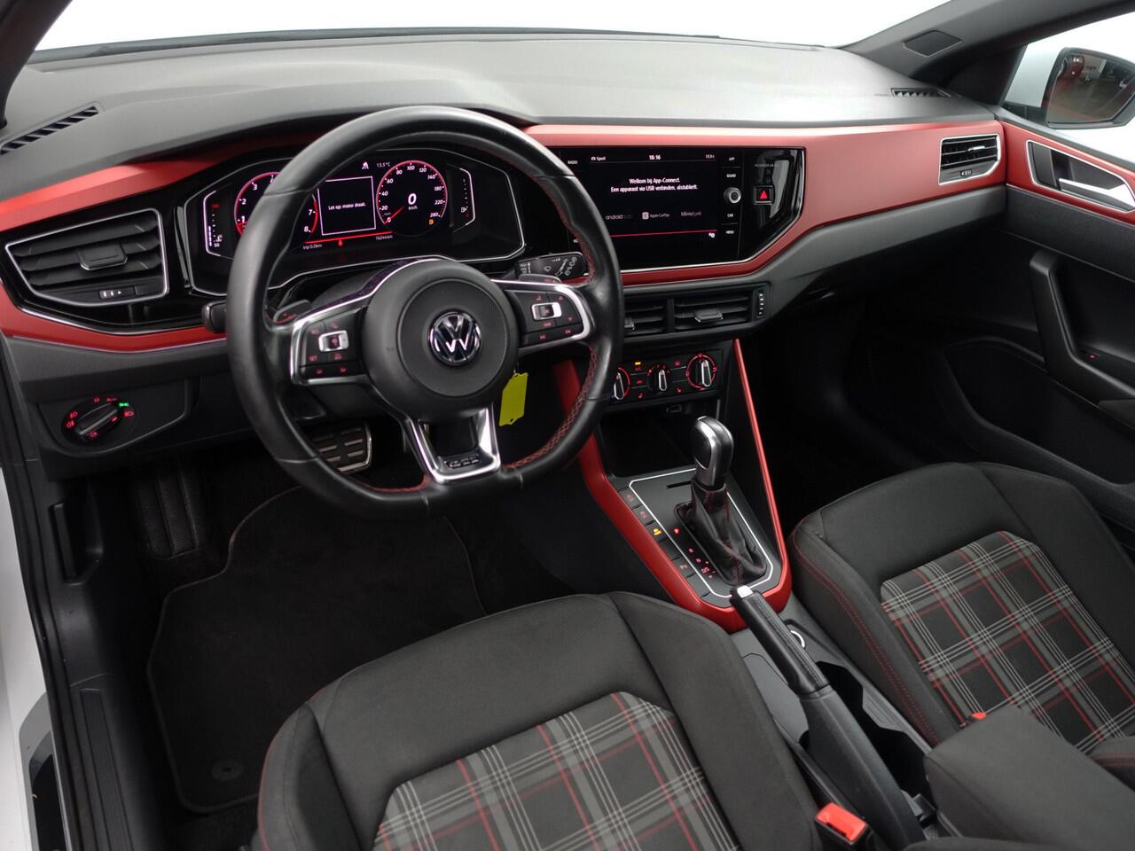 Volkswagen POLO 2.0 TSI GTI Aut- Panoramadak, CarPlay, Android Auto, Stoelverwarming, Dynamic select, Camera