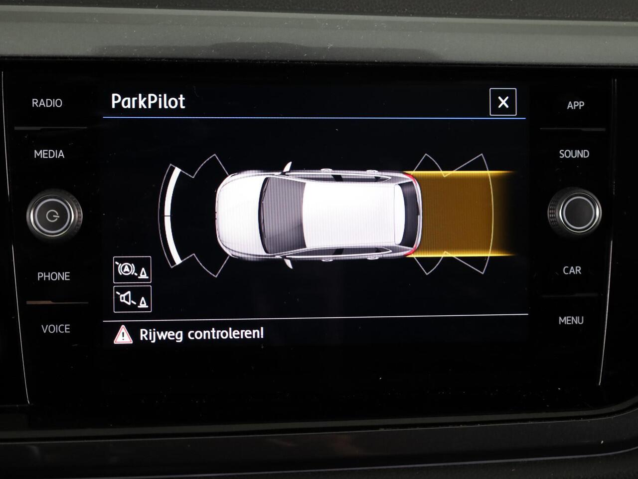 Volkswagen POLO 1.0 TSI Highline 95 pk | Navigatie via App | Autom. airco | Parkeersensoren | Adaptieve cruise control | App connect |