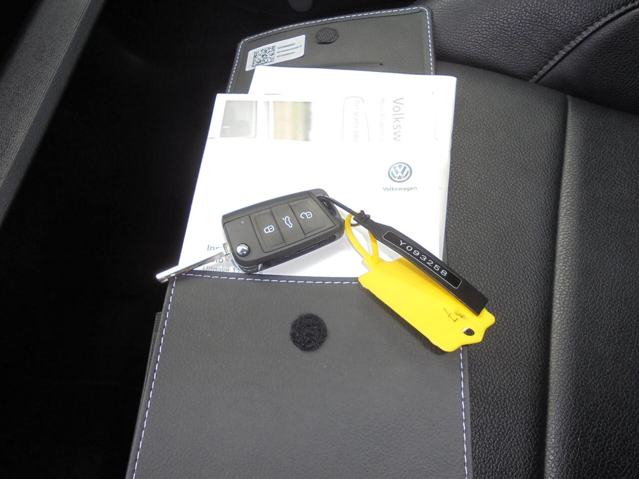 Volkswagen POLO 1.0 MPI Comfortline Business Navigatiesysteem, Parkeerassistentie, Airconditioning, Trekhaak, Lederen Bekleding