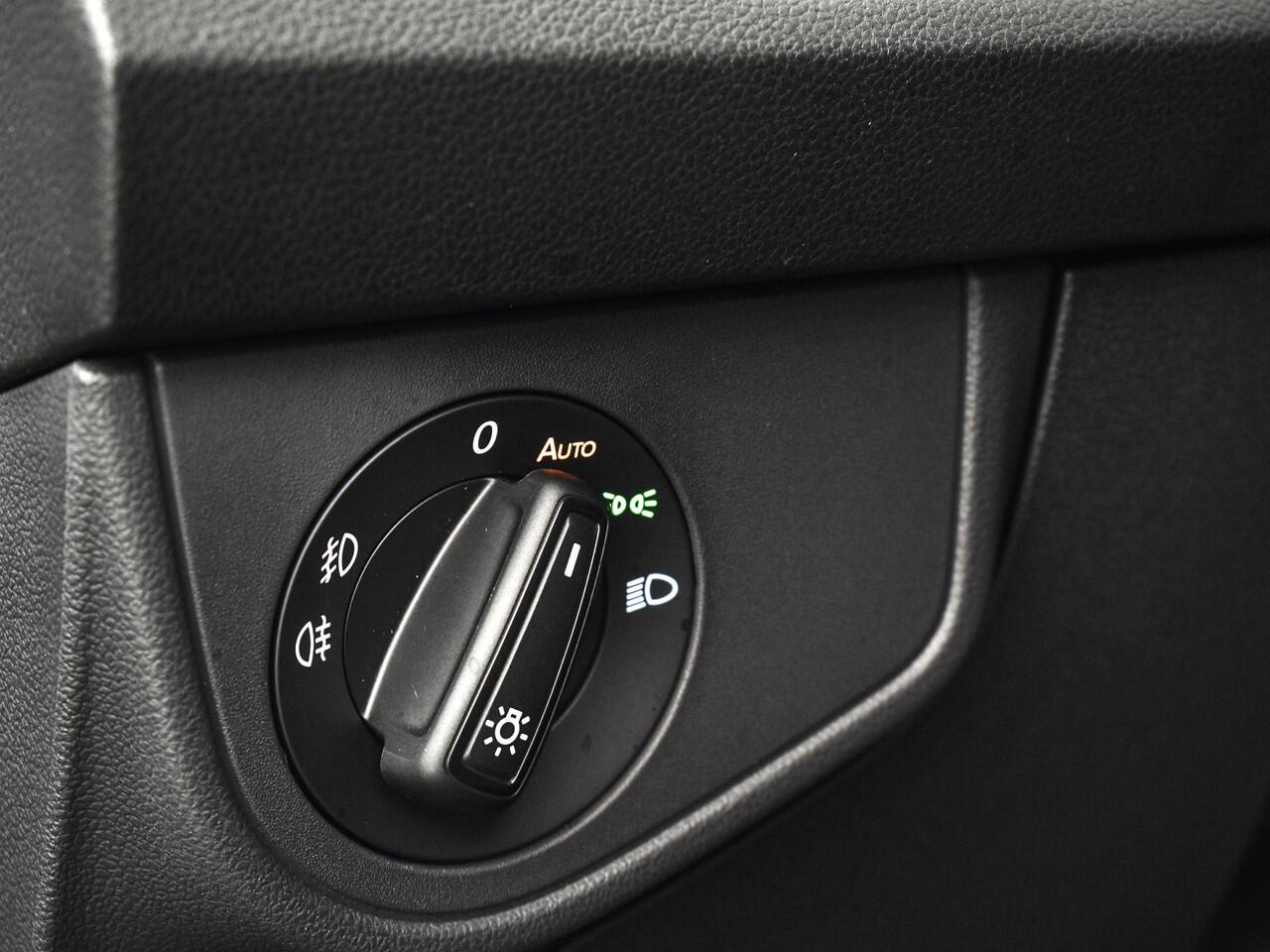 Volkswagen POLO R-Line Edition 1.0 TSI 95 PK 7 versn. DSG · Voorraad Actie · Prijs is inclusief EU 2000,- inruilpremie · Speciaal ingekocht