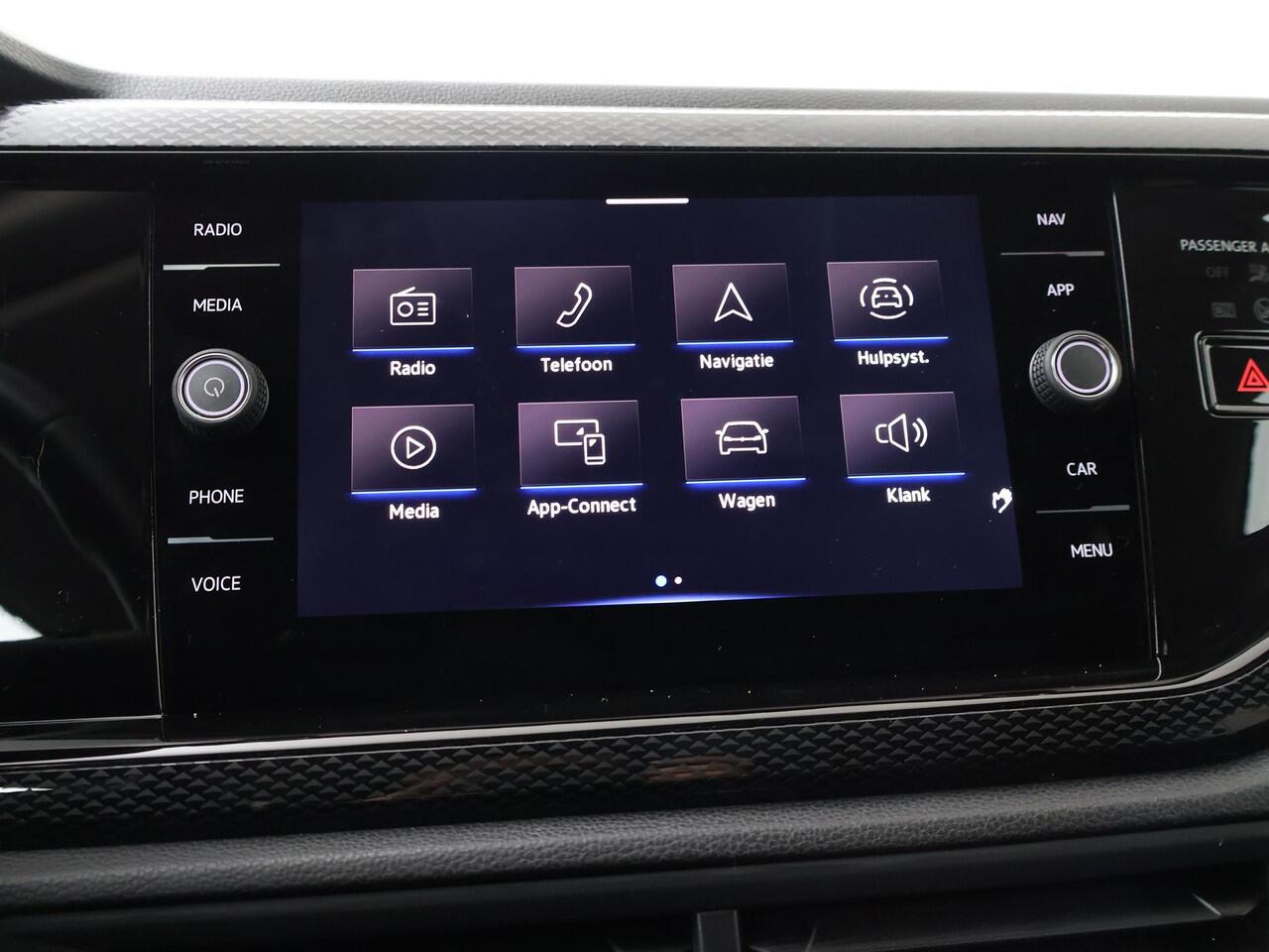 Volkswagen POLO 1.0 TSI Life | 95 PK | Trekhaak afneembaar | Navigatiesysteem | Parkeersensoren |