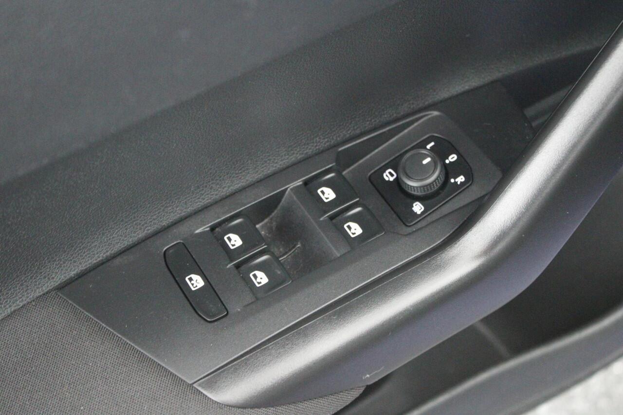 Volkswagen POLO 1.0 TSI 95pk Life Business Navigatie Stoelverwarming Climate Control