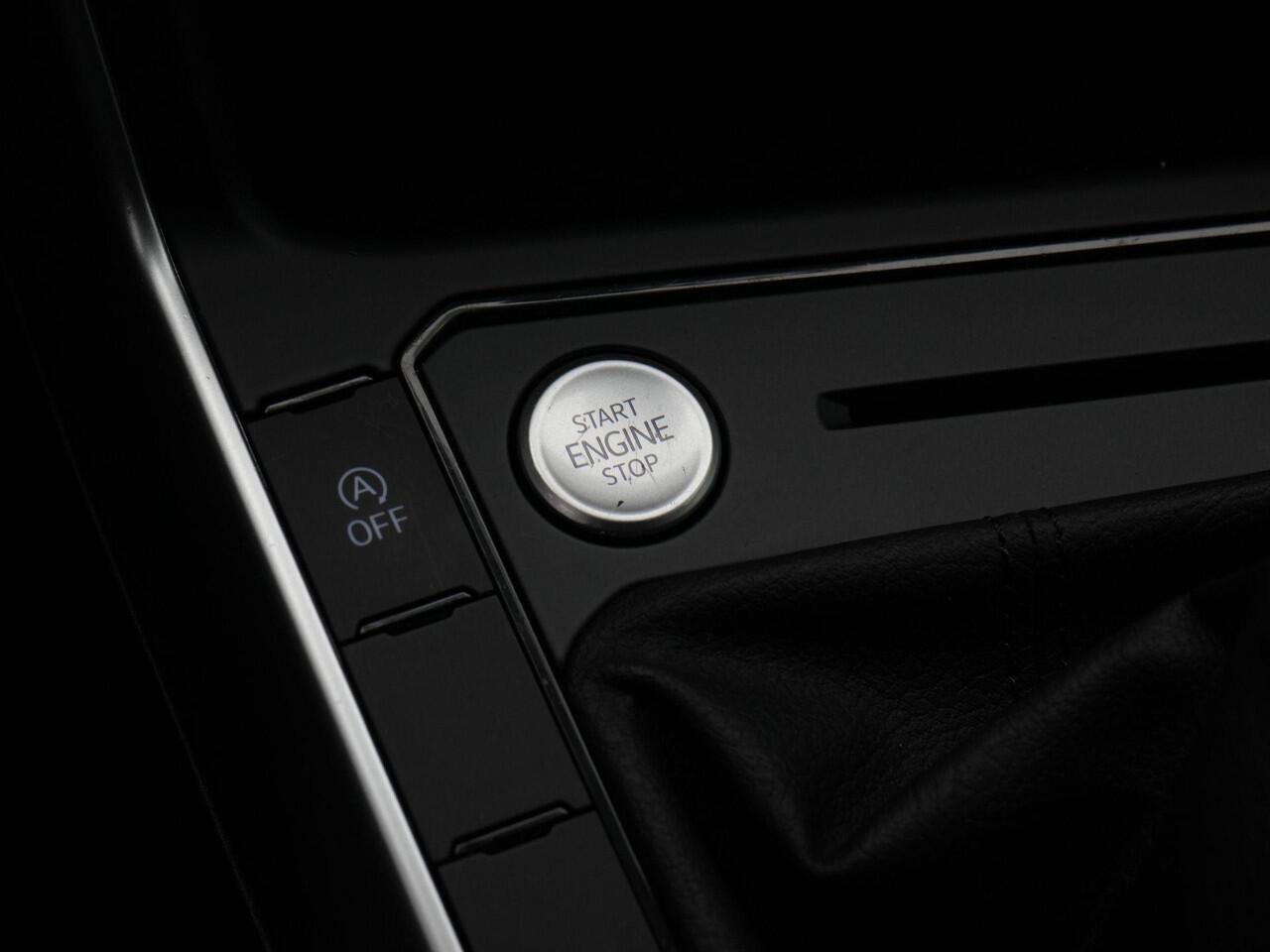 Volkswagen POLO 1.0 TSI 95 pk Life | Achteruitrijcamera | LED koplampen | Stoelverwarming | Adaptive Cruise Control | 16 inch | Carplay