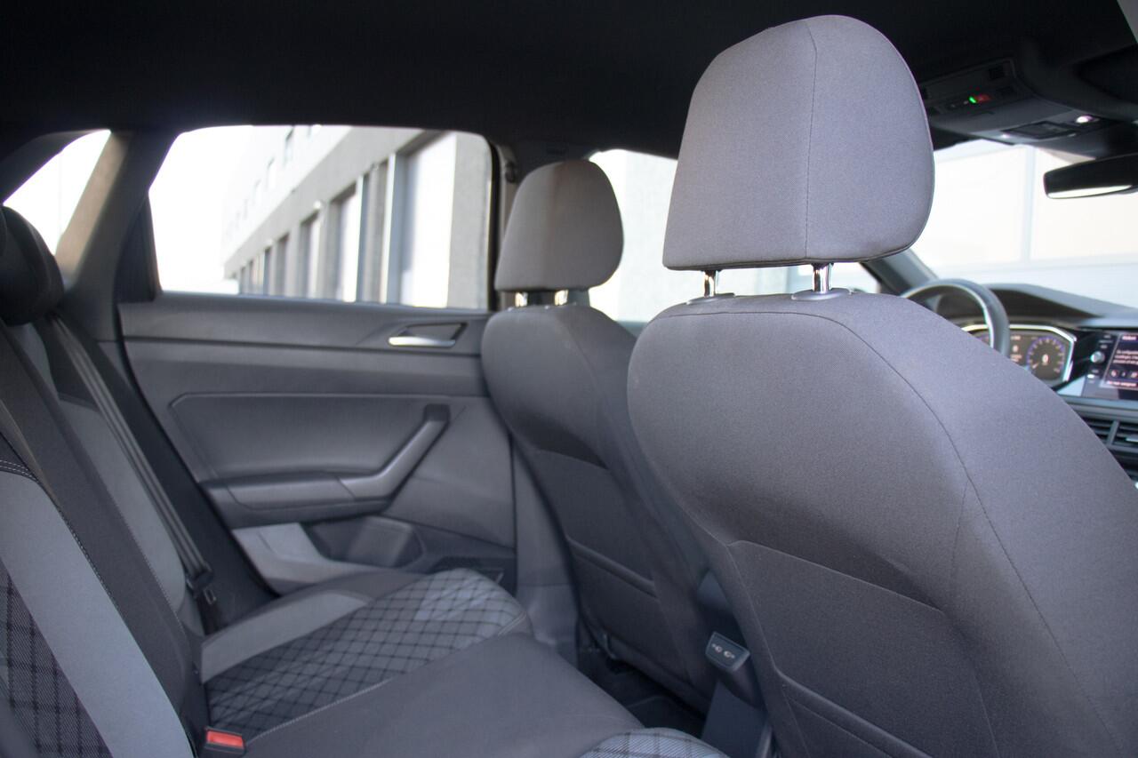 Volkswagen POLO 1.0 TSI R-Line | 2 X R-Line | DSG Automaat | 1 Eigenaar | IQ Light | LED Bar | Camera | ACC | Climate | Carplay | Stoelverwarming | Sfeer | Front Assist | Lane Assist | Navigatie Voorbereiding | BTW Auto | Garantie