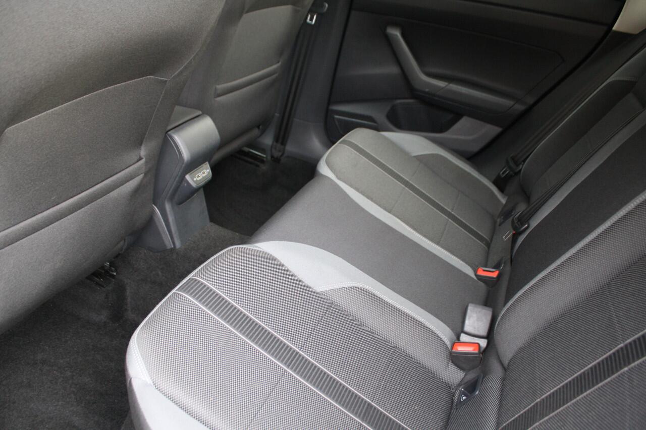 Volkswagen POLO 1.6 TDI Highline Business R - RIJKLAAR - AUTOMAAT - NAVIGATIE - APPLE CARPLAY