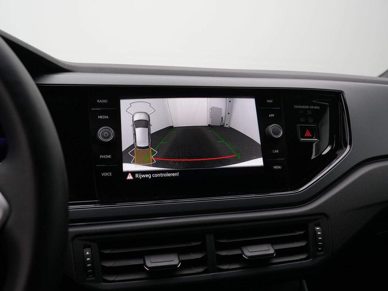 Volkswagen POLO 1.0 TSI 95 pk DSG R-Line | Panoramadak | IQ Light | Achteruitrijcamera | Stoelverwarming | Adaptive Cruise | Navigatie