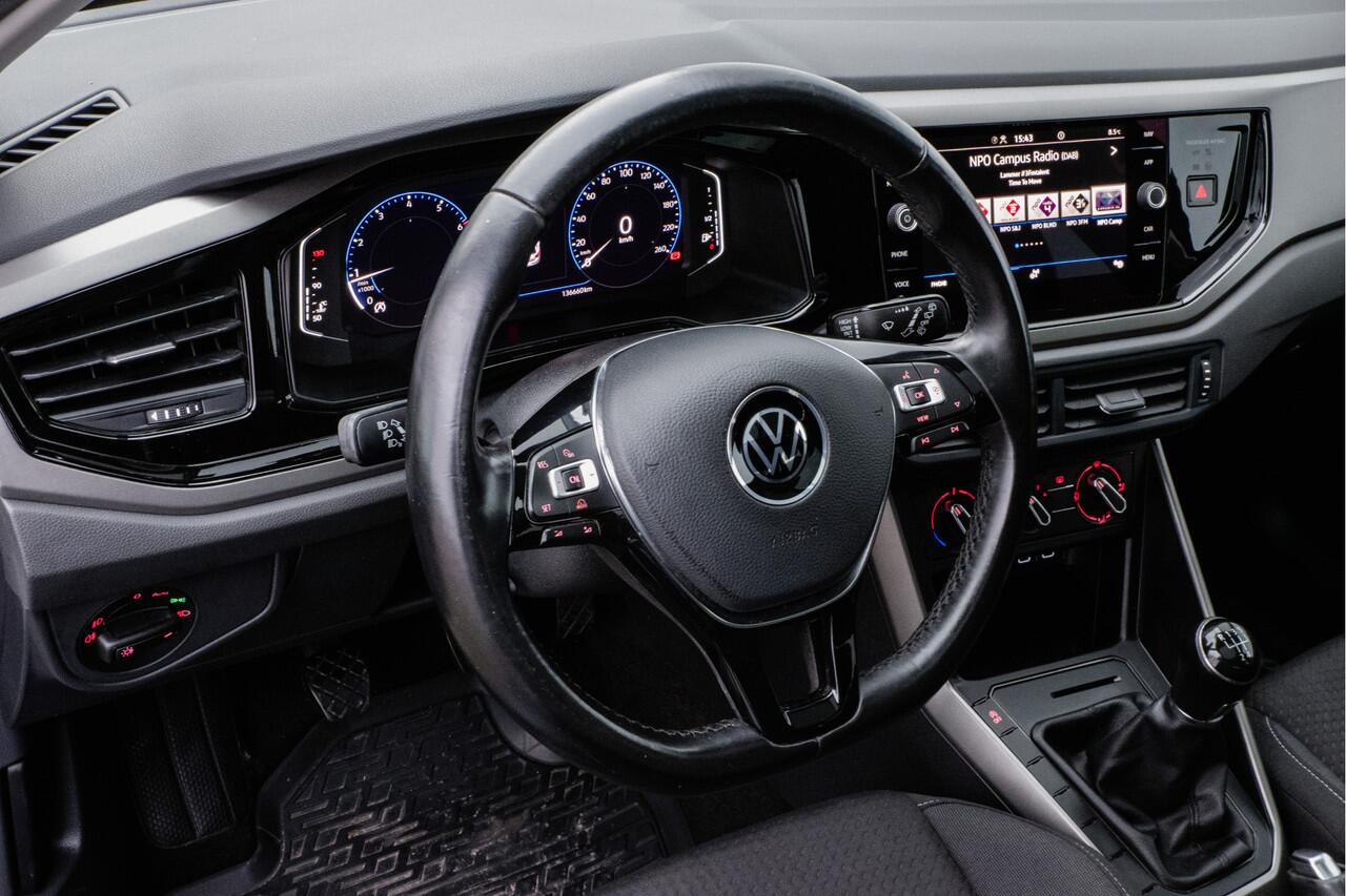 Volkswagen POLO 1.0 MPI Comfortline Panoramadak/ Full led/ Virtual cockpit/ Navigatie/ Carplay/ Cruise control/ Dab