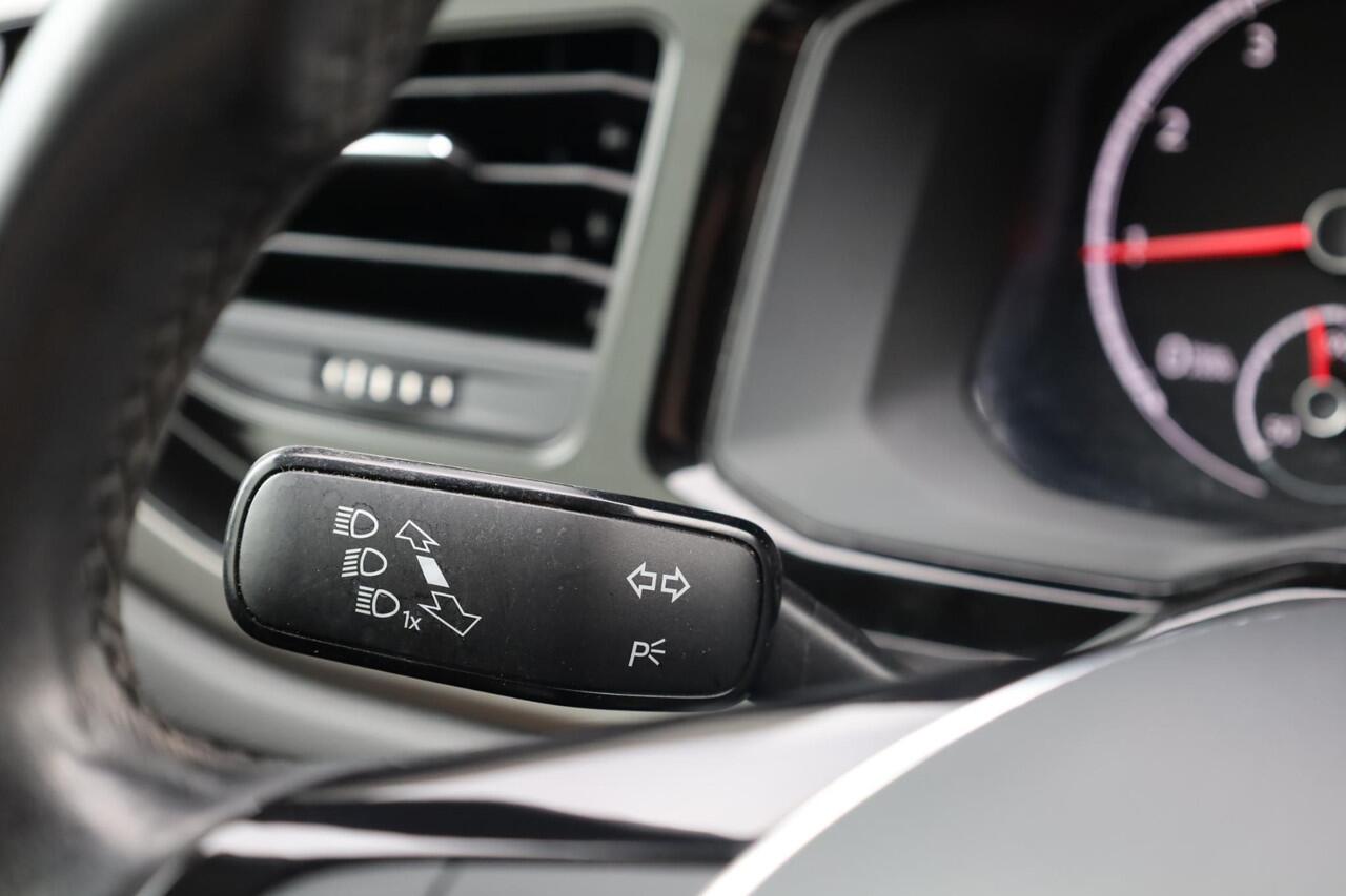 Volkswagen POLO 1.0 TSI Comfortline 70KW/95PK DSG, NL auto 1e eigenaar dealeronderhouden, 16" LMV Sebring r line velgen, privacy glas, pdc voor en achter, navigatie, acc, lederen stuurwiel, carplay