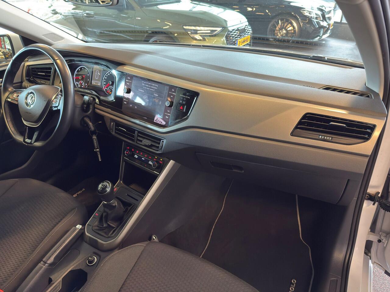 Volkswagen POLO 1.0 TSI Highline Orig.NL auto/Metallic wit/Navigatie/Apple car play/Climate control/Adaptive cruise control/Parkassist/Privacy glass/Spiegel verwarming