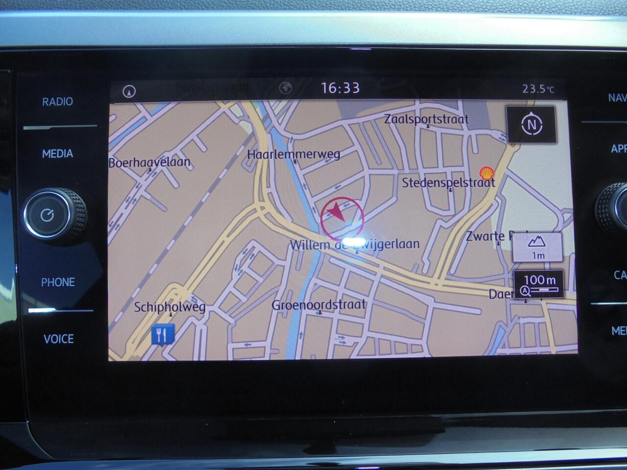 Volkswagen POLO 1.0 MPI Comfortline Business Navigatiesysteem, Parkeerassistentie, Airconditioning, Trekhaak, Lederen Bekleding