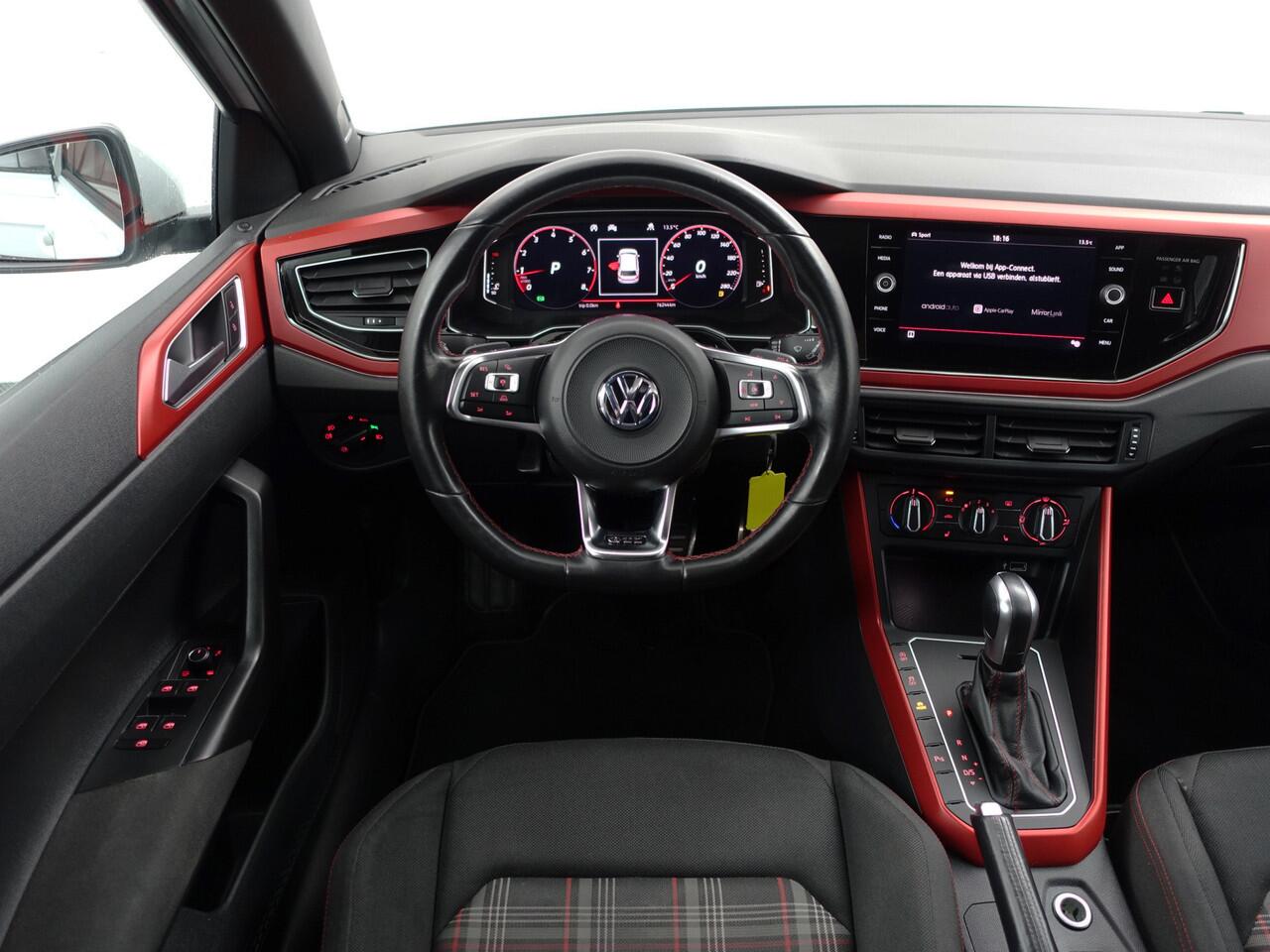 Volkswagen POLO 2.0 TSI GTI Aut- Panoramadak, CarPlay, Android Auto, Stoelverwarming, Dynamic select, Camera