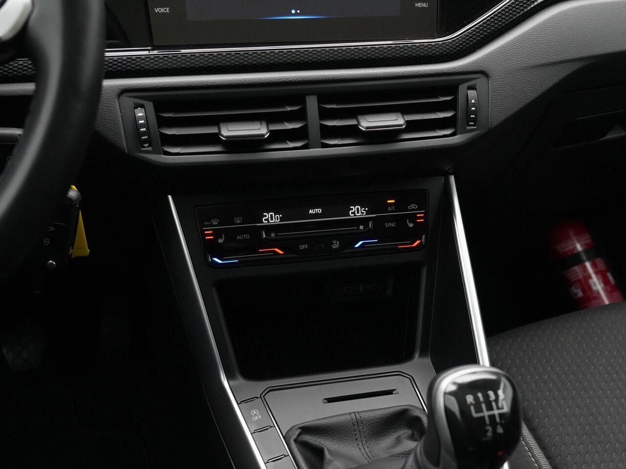 Volkswagen POLO 1.0 TSI 95 pk Life | Panoramadak | Achteruitrijcamera | Stoelverwarming | Navigatie