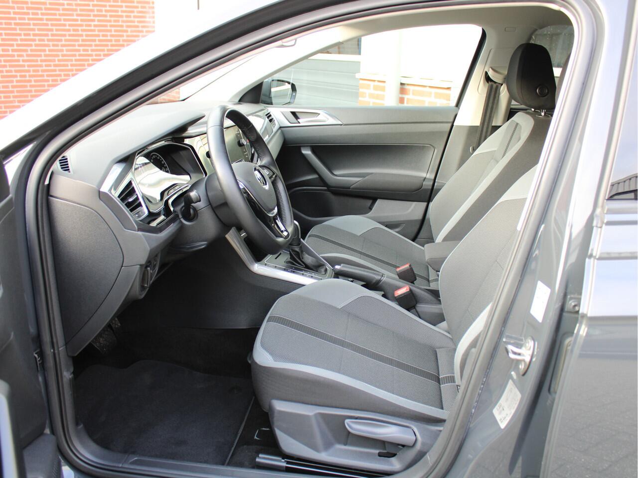 Volkswagen POLO 1.0 TSI Automaat Highline Business R /NAVI/PDC/ACC/16'LM/Drive select/LED/DAB+/Apple carplay/Donker glas/NAP! 1e eig!