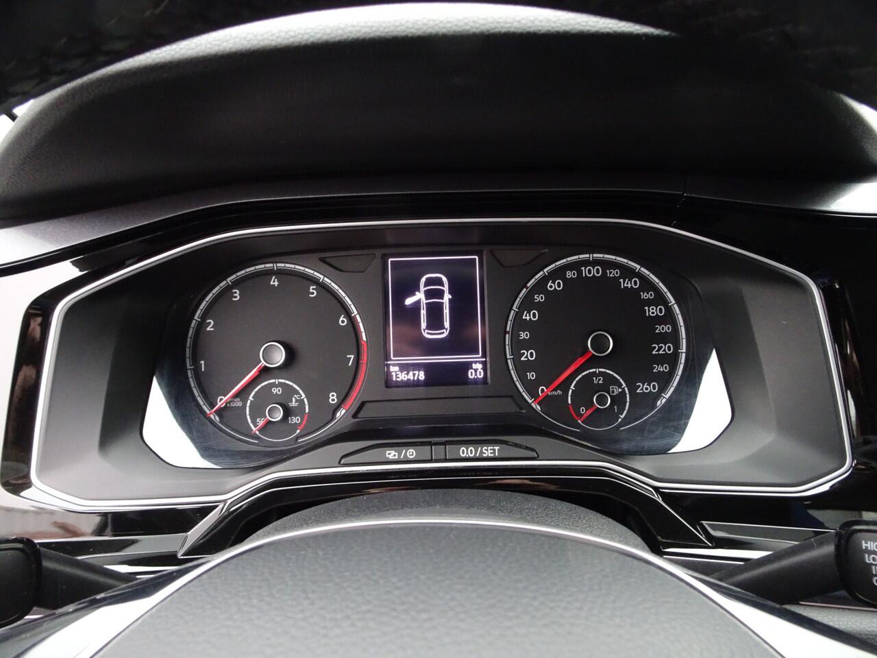 Volkswagen POLO 1.0 TSI Highline Automatische airco, trekhaak, automaat, navigatie, parkeersensoren, cruise controle, sportstoelen, licht metalen velgen, enz. GEEN IMPORT