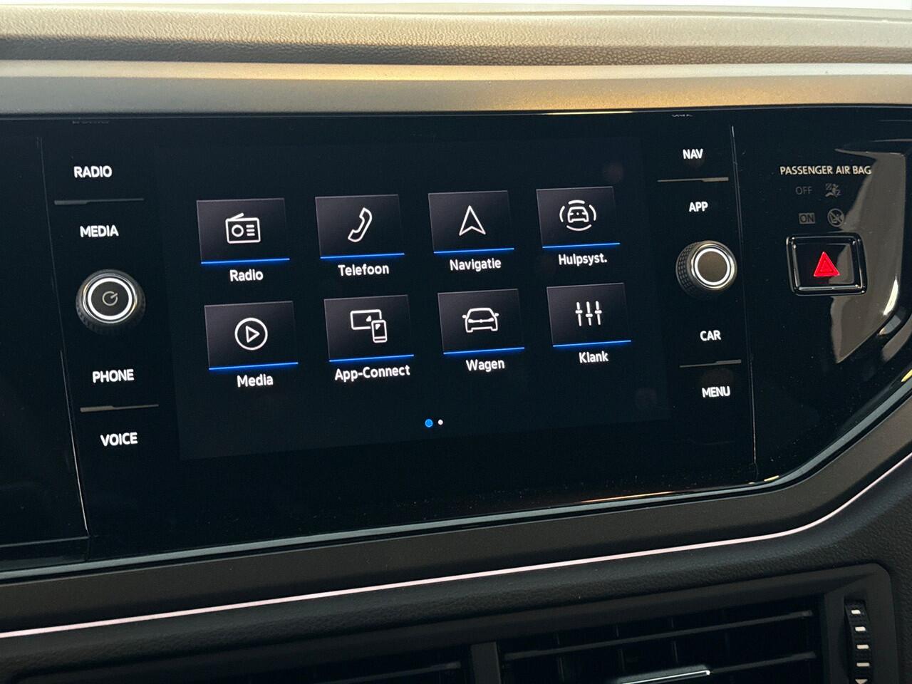 Volkswagen POLO 1.0 110pk TSI R-Line | Dodehoeksensor (Side Assist) | Koplampverlichting LED Matrix ('IQ.Light') | Voorstoelen verwarmbaar