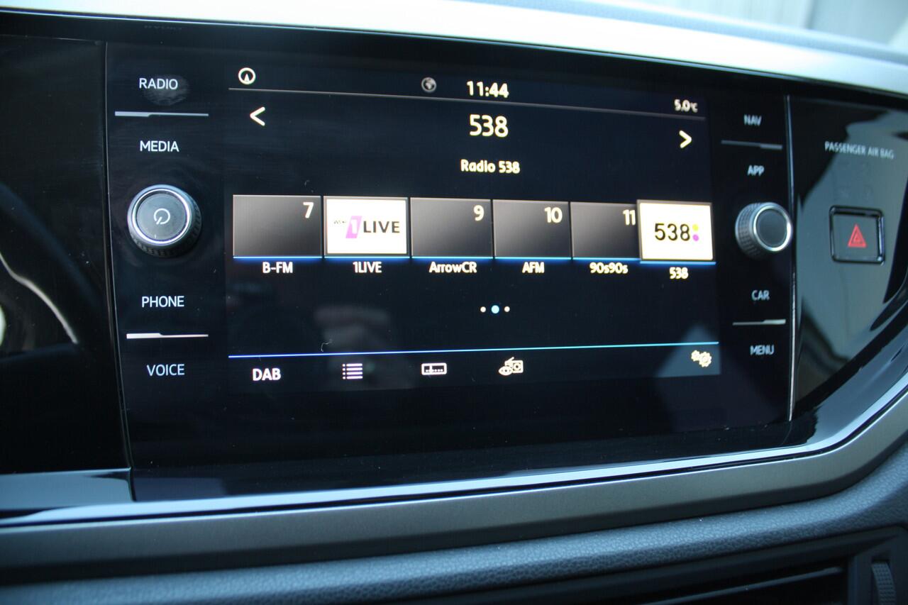 Volkswagen POLO 1.0 TSI Comfortline - AUTOMAAT - NAVIGATIE - AIRCO - 5-DEURS - RIJKLAAR