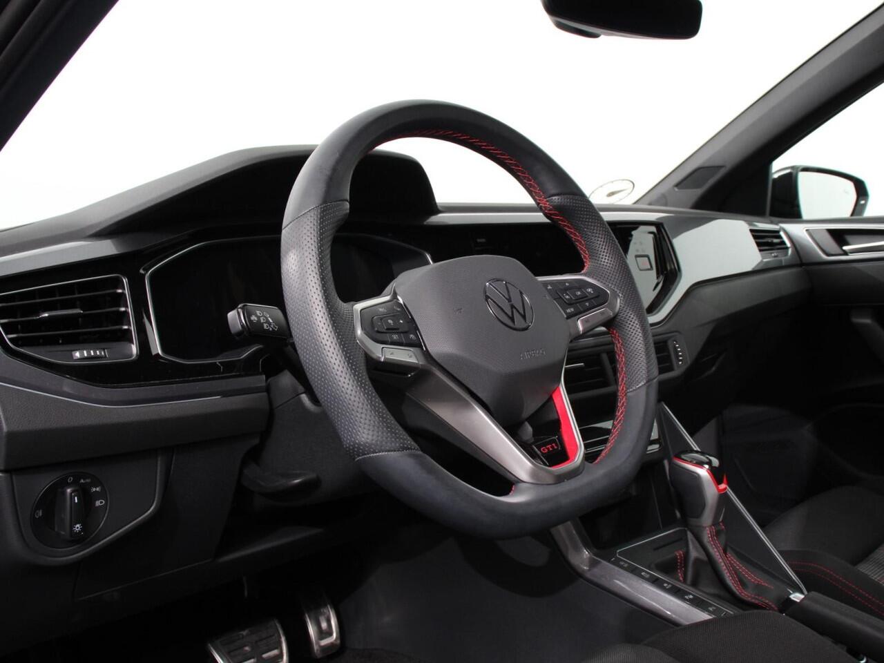 Volkswagen POLO 2.0 TSI GTI Automaat Navigatie Apple Carplay / Android Auto Adaptive Cruise Control Parkeersensoren Park Assist Dodehoek Assistent Stoelverwarming Climate Control