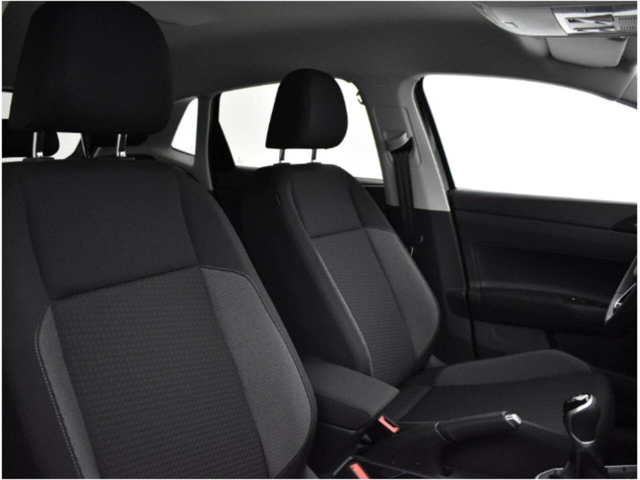 Volkswagen POLO Life Edition 1.0 TSI 95 pK 5 versn. Hand · Achteruitrijcamera · regensensor ·