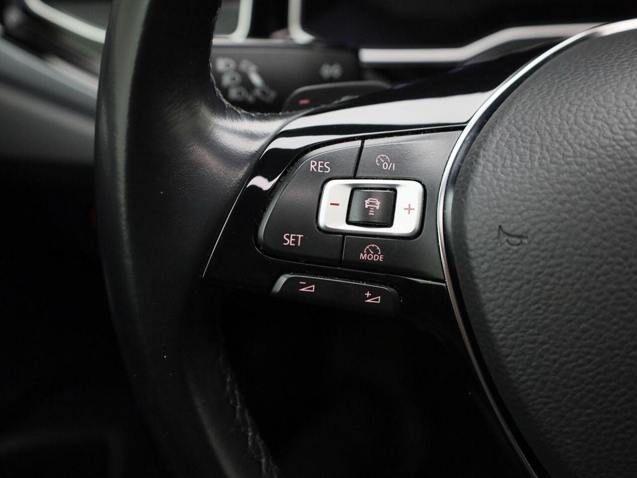 Volkswagen POLO 1.0TSI/110PK Highline DSG · Panoramadak · Apple/Android · Camera + Parkeersensoren