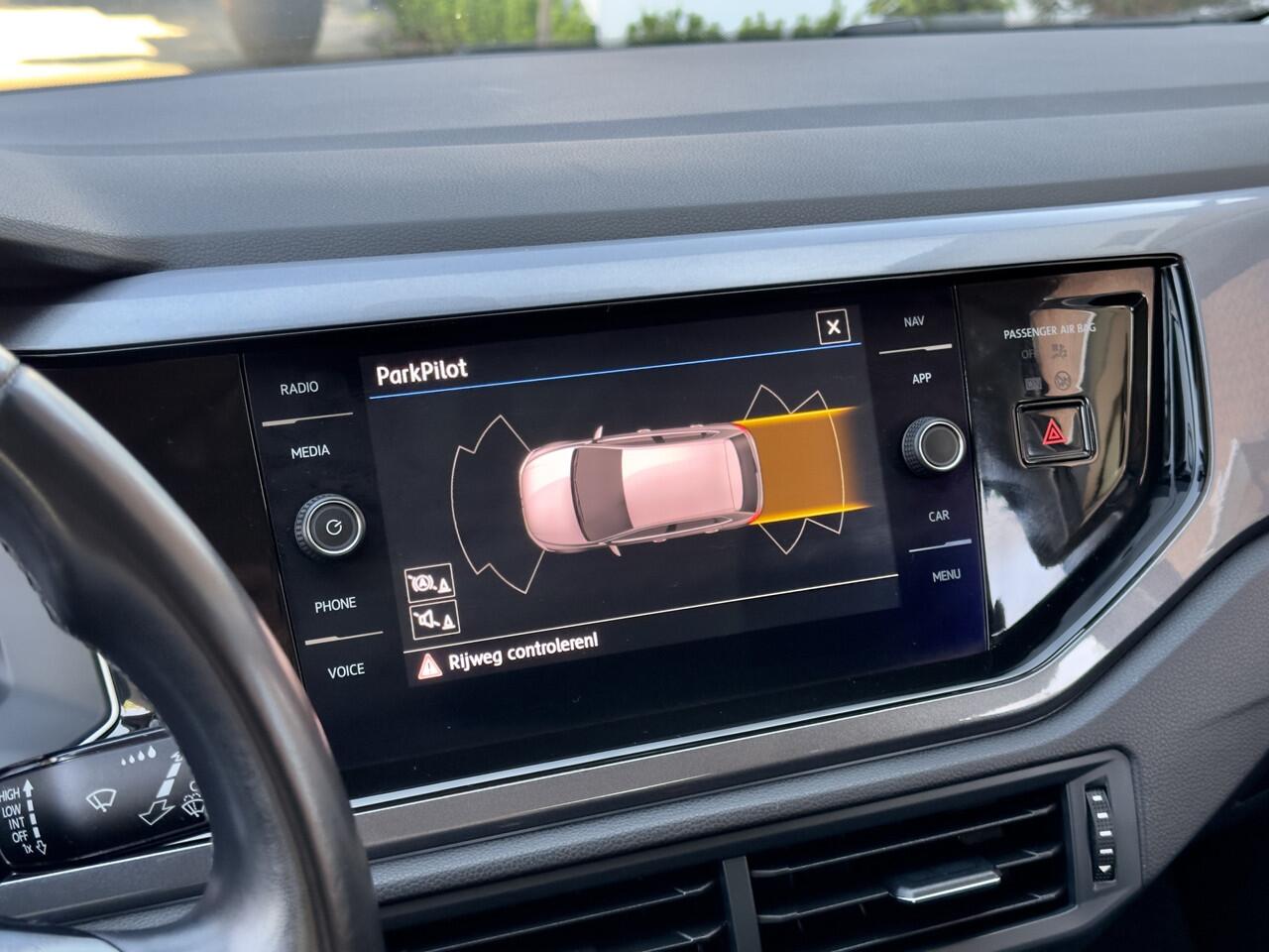 Volkswagen POLO 1.0 TSI R-LINE HIGHLINE. NAVI AIRCO PARKPILOT APPLE-CARPLAY LED LMV PDC