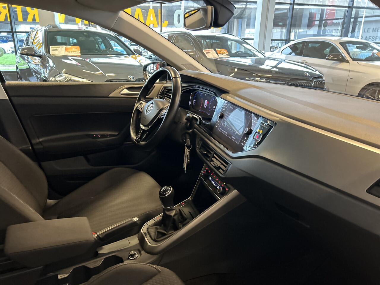 Volkswagen POLO 1.0 TSI Highline | Digital dashboard | Automatisch inparkeren | Achteruitrijcamera | Adaptieve cruise control | Parkeersensoren rondom | Apple carplay | Climate control | Nederlands geleverd