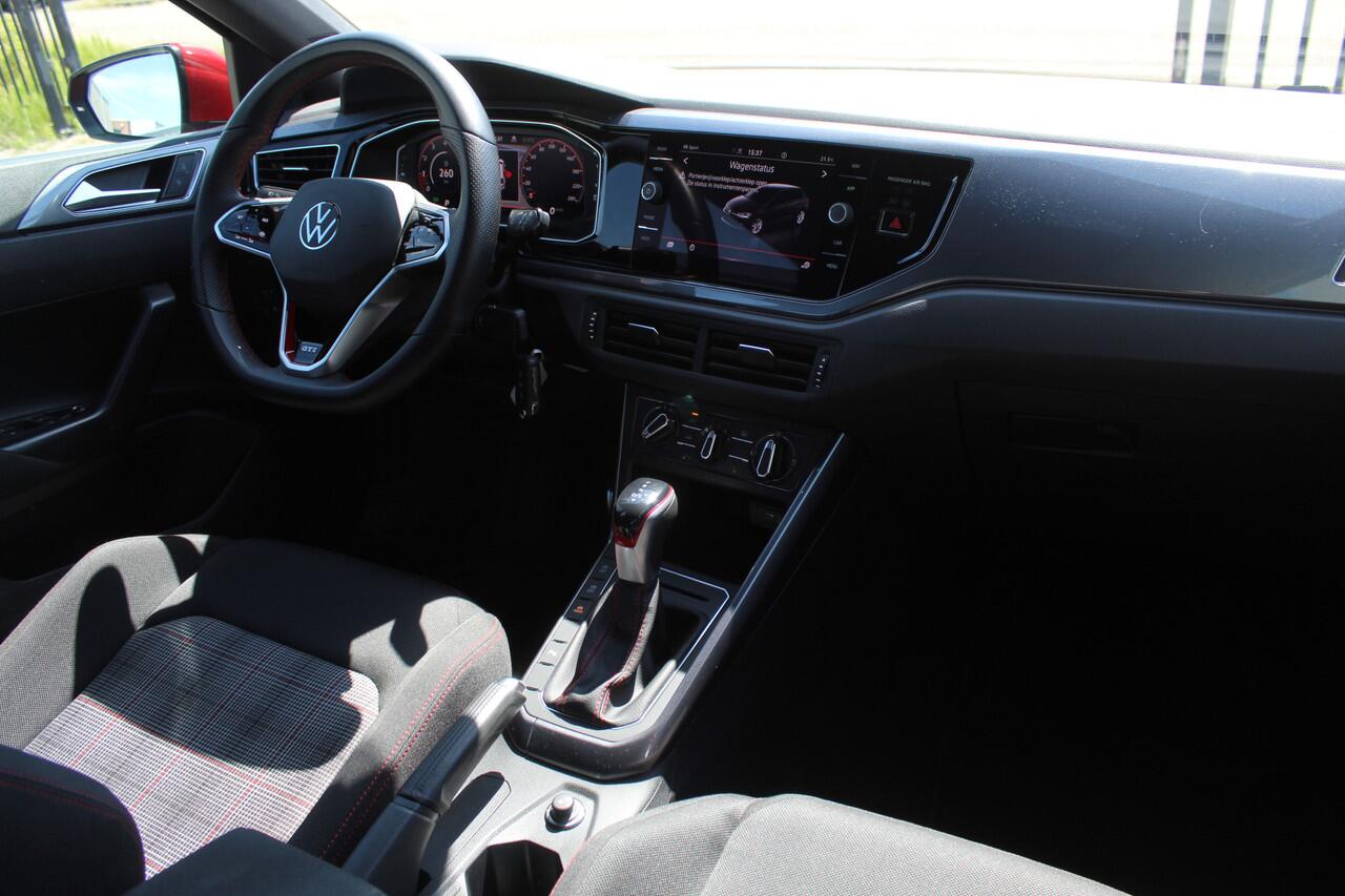 Volkswagen POLO 2.0 TSI GTI Navigatie/Apple carplay/Virtual cockpit/Stoelverwarming/Parkeersensoren rondom/Cruise control/Airco/Multifunctioneel stuurwiel/17'' Lichtmetalen velgen.