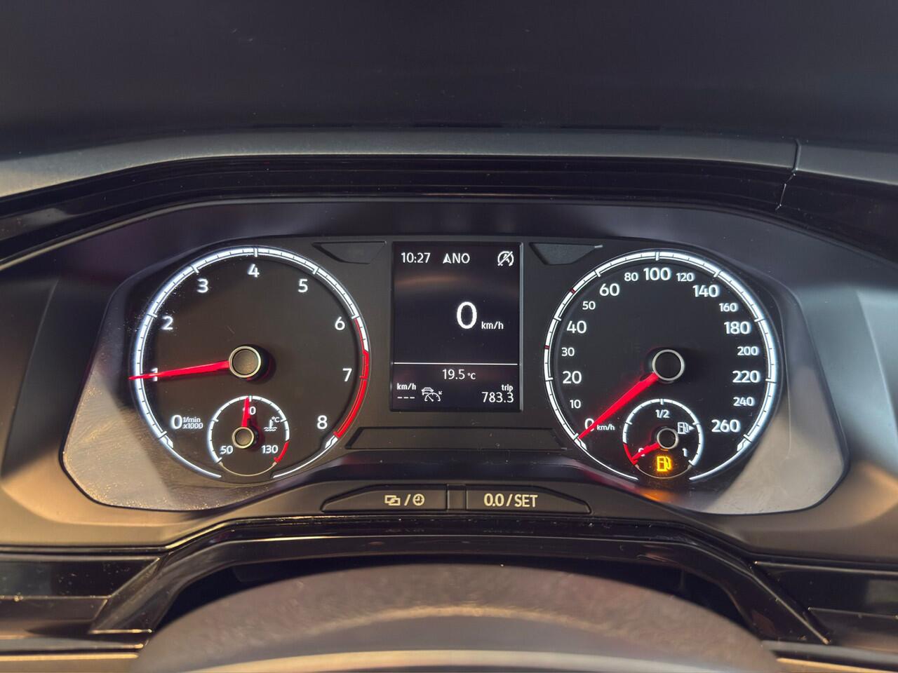 Volkswagen POLO 1.0 TSI Highline Orig.NL auto/Metallic wit/Navigatie/Apple car play/Climate control/Adaptive cruise control/Parkassist/Privacy glass/Spiegel verwarming