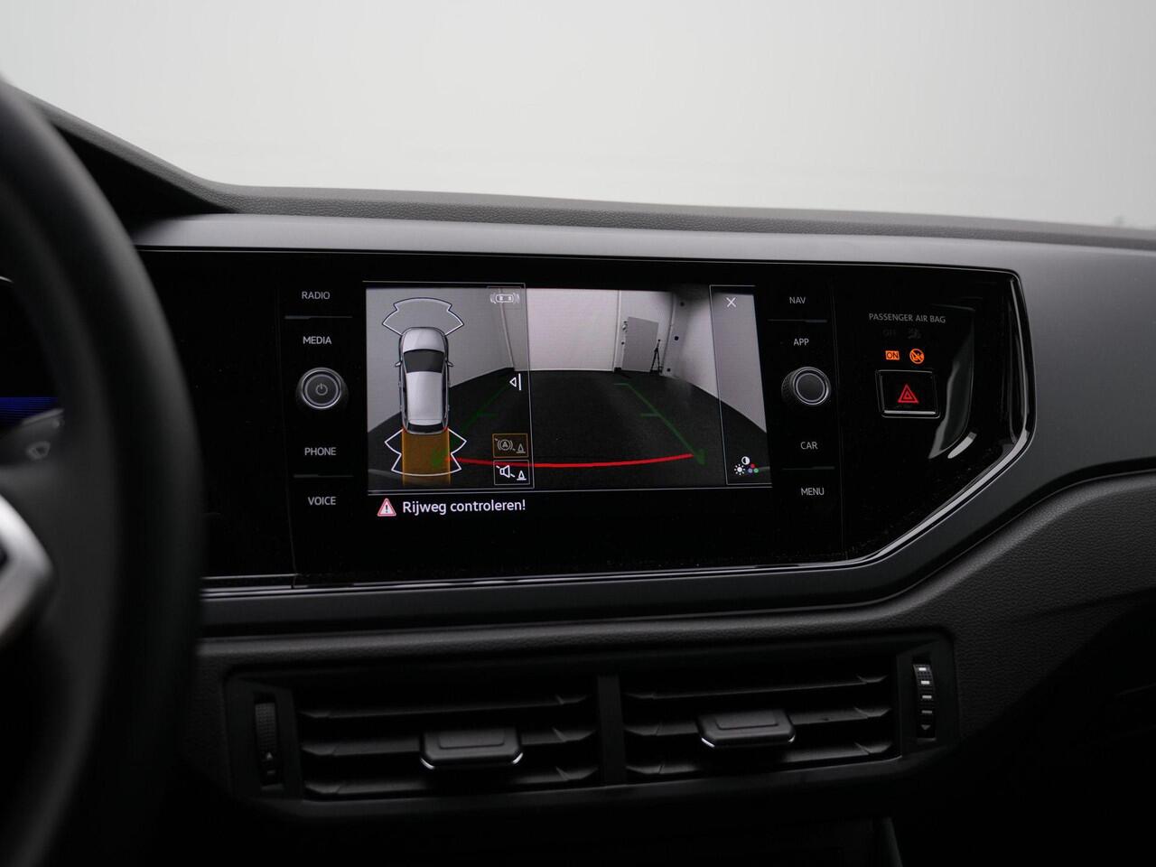 Volkswagen POLO 1.0 TSI 95 pk DSG R-Line | Panoramadak | IQ Light | Achteruitrijcamera | Navigatie | Stoelverwarming