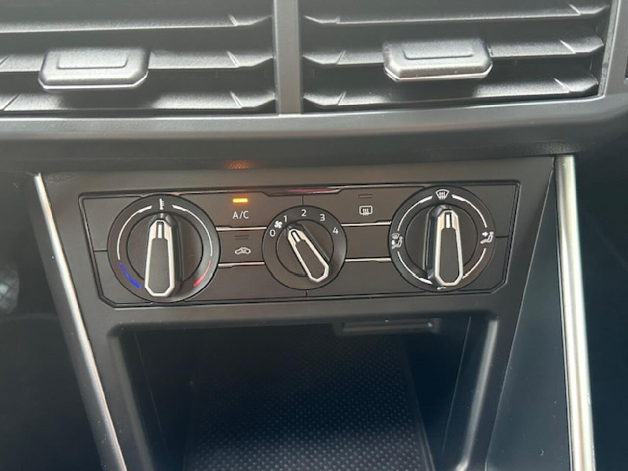 Volkswagen POLO 1.0 TSI Life Edition / Led koplampen / Parkeersenoren V+A