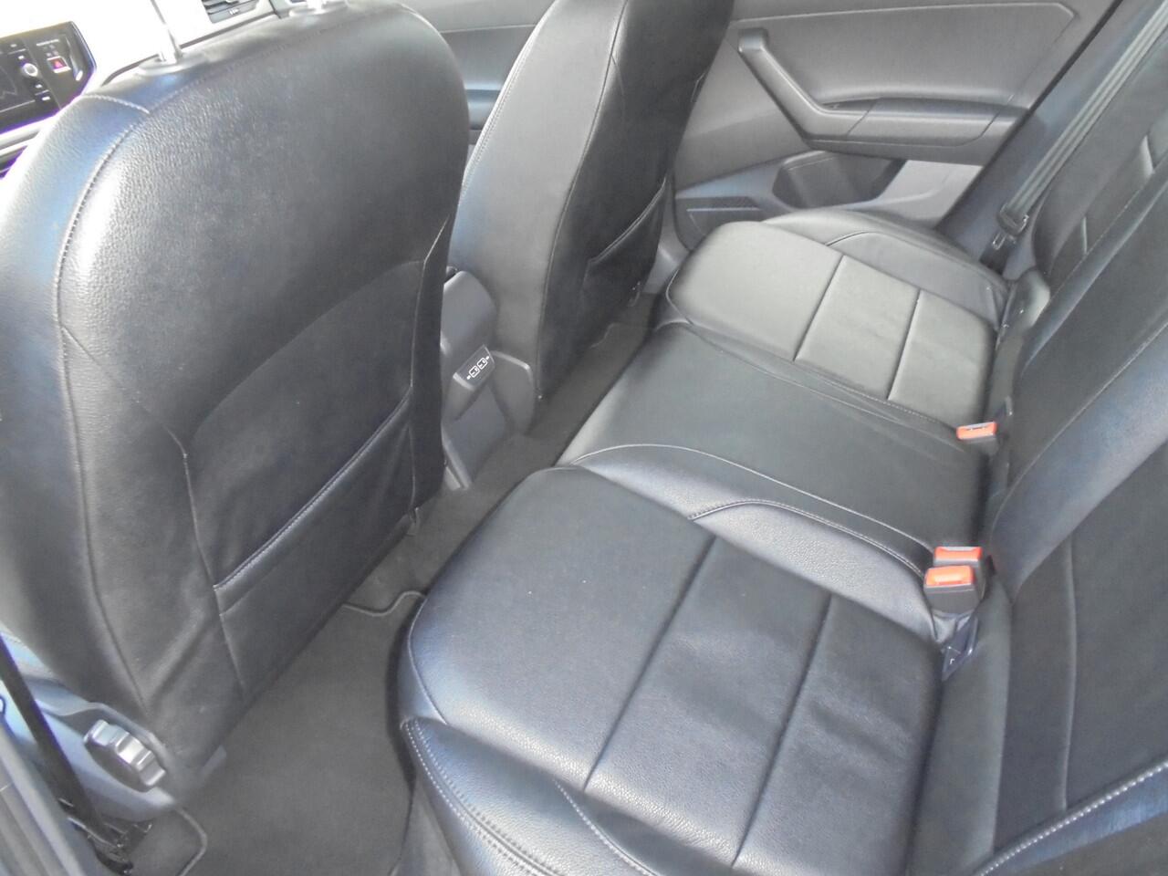 Volkswagen POLO 1.0 MPI Comfortline Business Navigatiesysteem, Parkeerassistentie, Airconditioning, Trekhaak, Lederen Bekleding