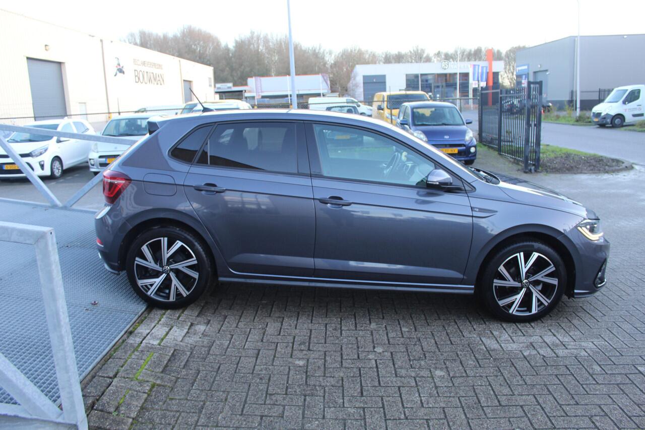 Volkswagen POLO 1.0 TSI 2x R-Line Automaat Navigatie/Virtual cockpit/Adaptive cruise control/Achteruitrijcamera/Parkeersensoren rondom/Apple carplay/Stoelverwarming/LED grill/IQ.light/Climate control/Draadloze telefoonlader/DAB/17''Lichtmetalen velgen.