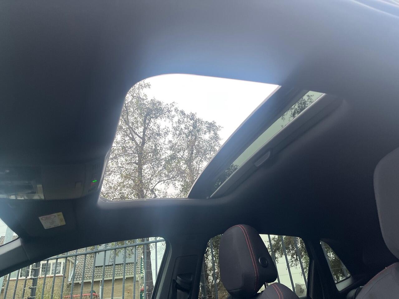 Volkswagen POLO 2.0 TSI GTI / Panorama dak / Full Led / 17 Inch / Virtual Cockpit / Camera / Climate control / Adaptive Cruise