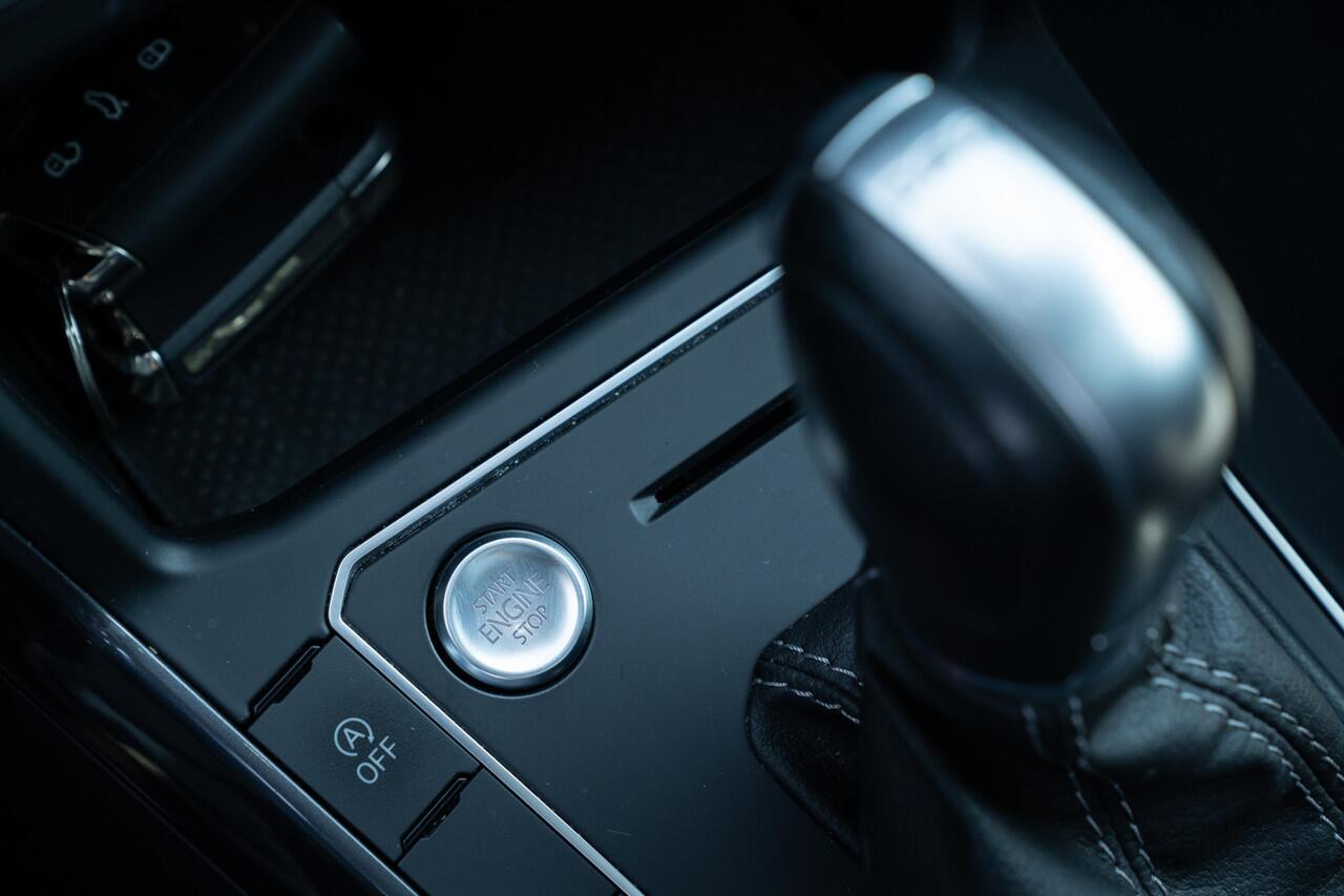 Volkswagen POLO 1.5 TSI Highline | Pano | 3X R-Line | LED | Apple Carplay | Beats | Virtual | Alcantara | Lane & Side Assis | Front Assis