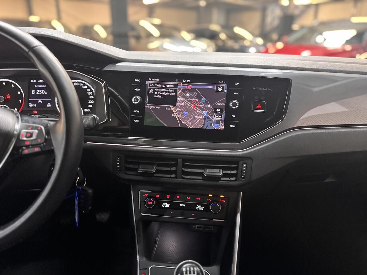 Volkswagen POLO 1.0 TSI 95pk Highline Navi Ad. Cruise Climat 16" LM velgen 5dr Dealeronderhouden