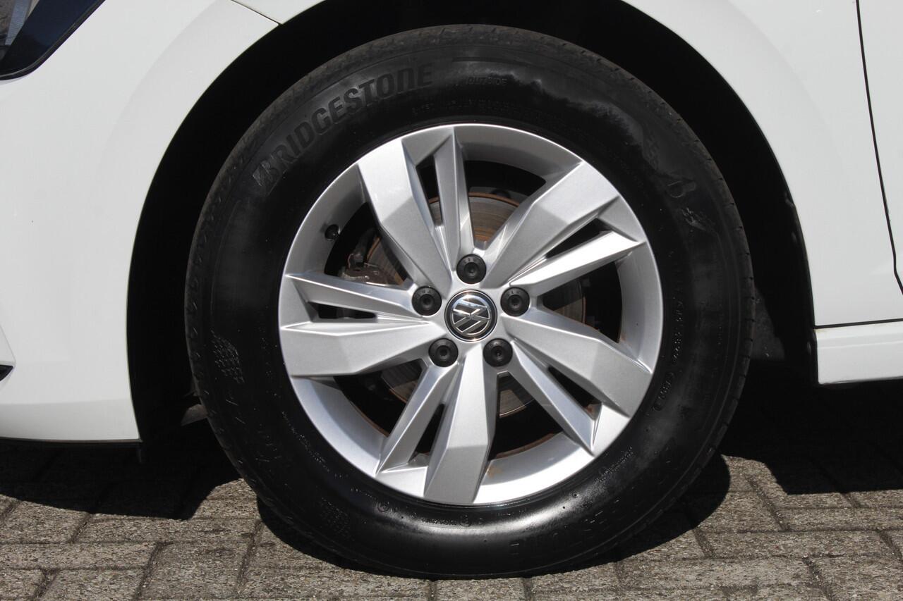 Volkswagen POLO 1.0 TSI Comfortline Navigatie/Adaptive cruise control/Apple carplay/Airco/DAB/Multifunctioneel stuurwiel/Elektrische ramen/Elektrisch verstelbare spiegels/15'' Lichtmetalen velgen.