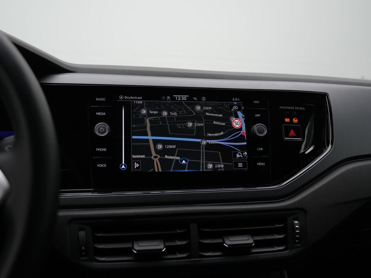 Volkswagen POLO 1.0 TSI 95 pk DSG R-Line | Panoramadak | IQ Light | Achteruitrijcamera | Navigatie | Stoelverwarming