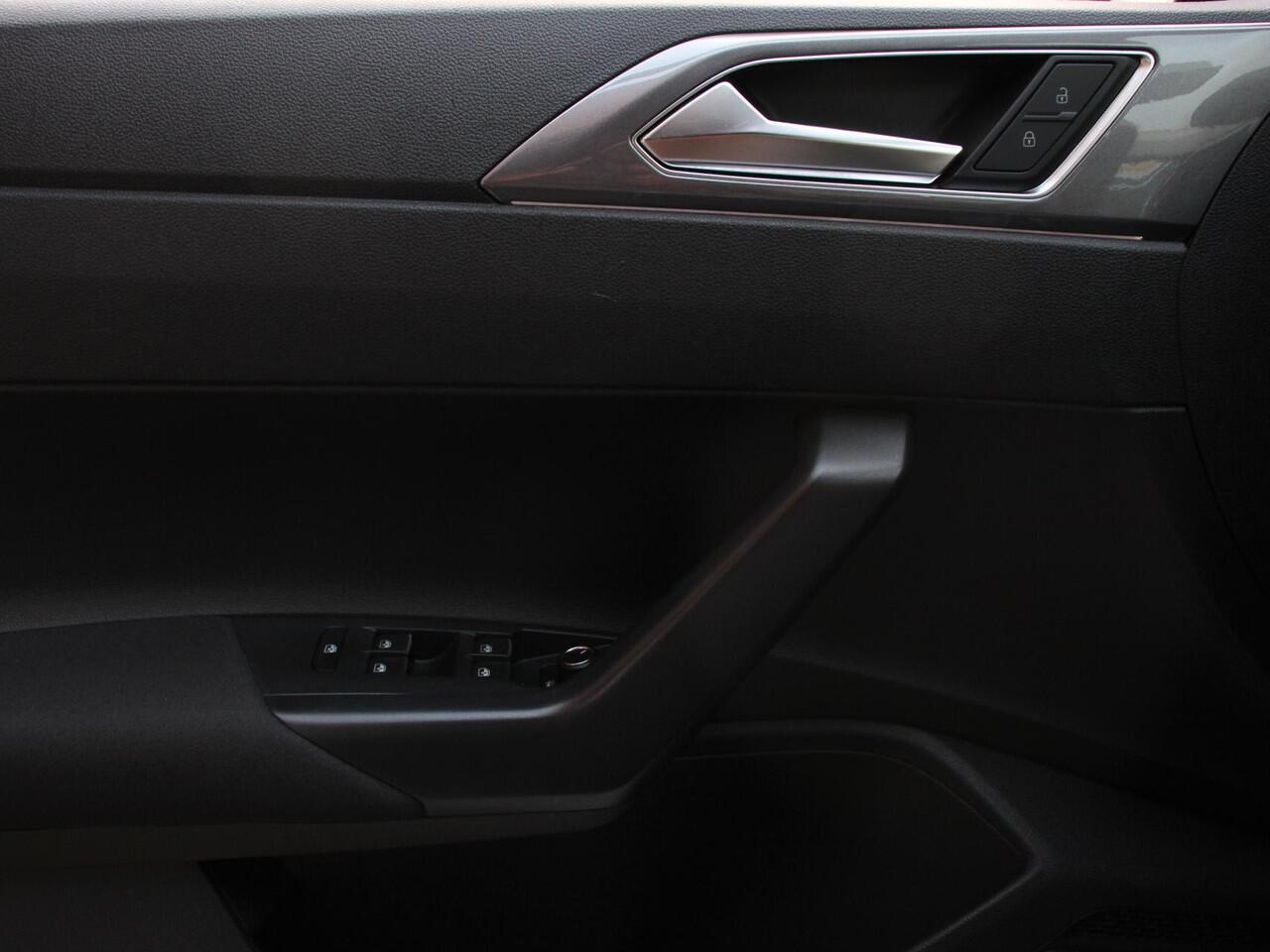 Volkswagen POLO 1.0 TSI 110pk Highline | Navigatie | Apple Carplay/Android Auto | Parkeersensoren | Adaptive cruise control | Stoelverwarming | Getinte ramen | Climatronic