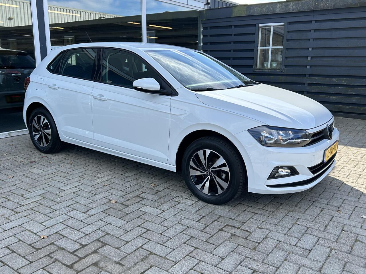 Volkswagen POLO 1.0 TSI Comfortline 50% deal 6.475,- ACTIE Cruise / Airco / Telefoon / Navi / LMV